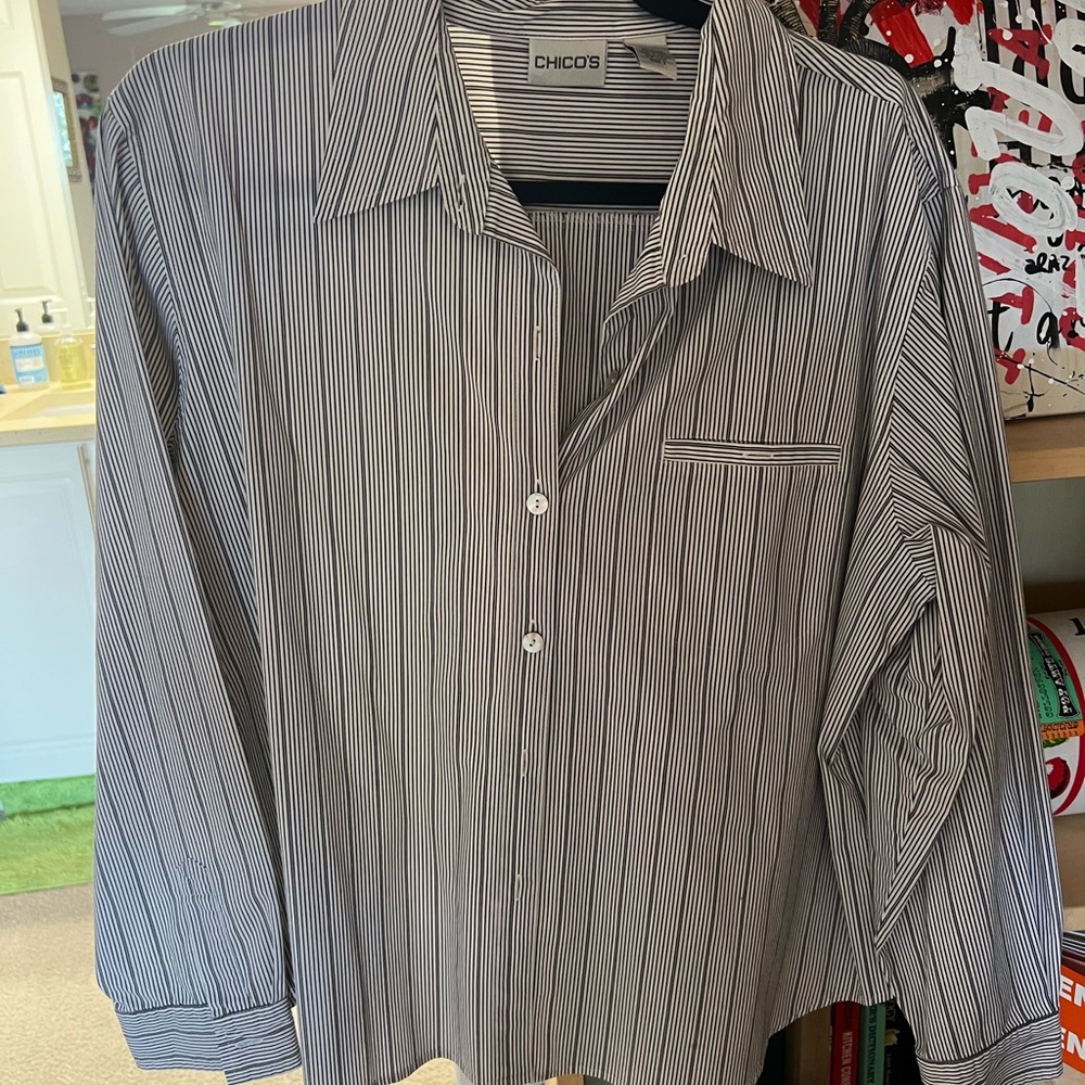 Size 3/XL Vintage Chico’s Button Down Fitted Cropped
